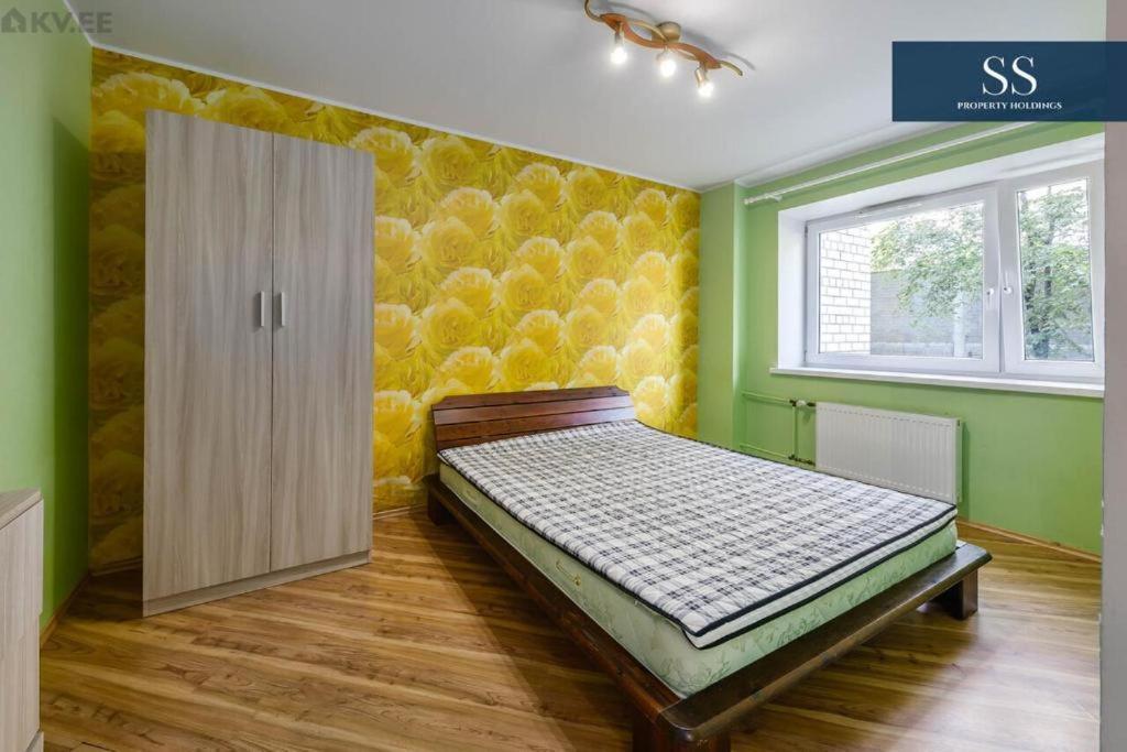 Sunny Apartment Near Bus Station Tallinn Bagian luar foto