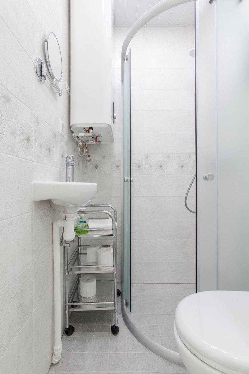 Sunny Apartment Near Bus Station Tallinn Bagian luar foto