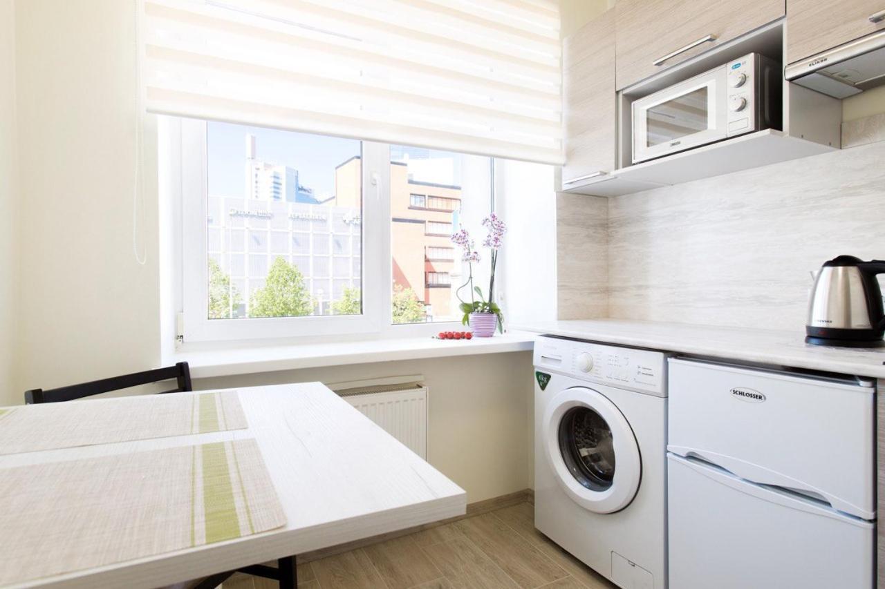 Sunny Apartment Near Bus Station Tallinn Bagian luar foto