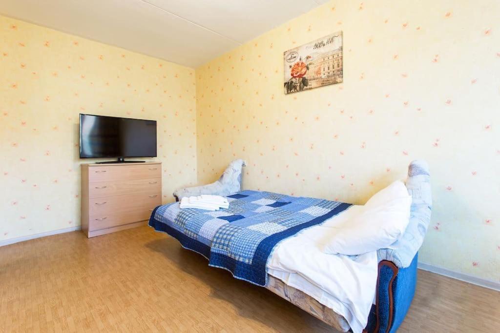 Sunny Apartment Near Bus Station Tallinn Bagian luar foto